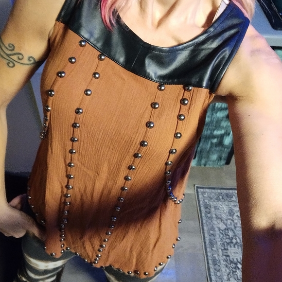 Studded sleeveless top - Picture 4 of 13